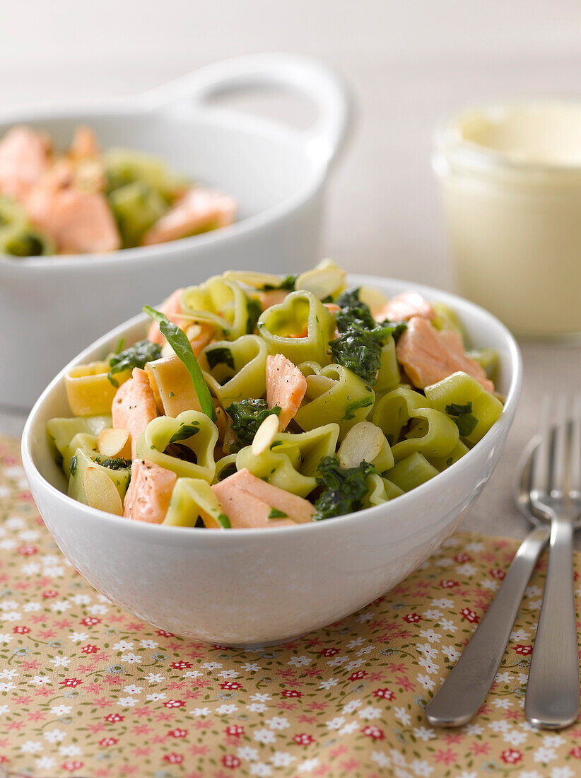 Heart-shaped pasta with salmon,spinach and almonds