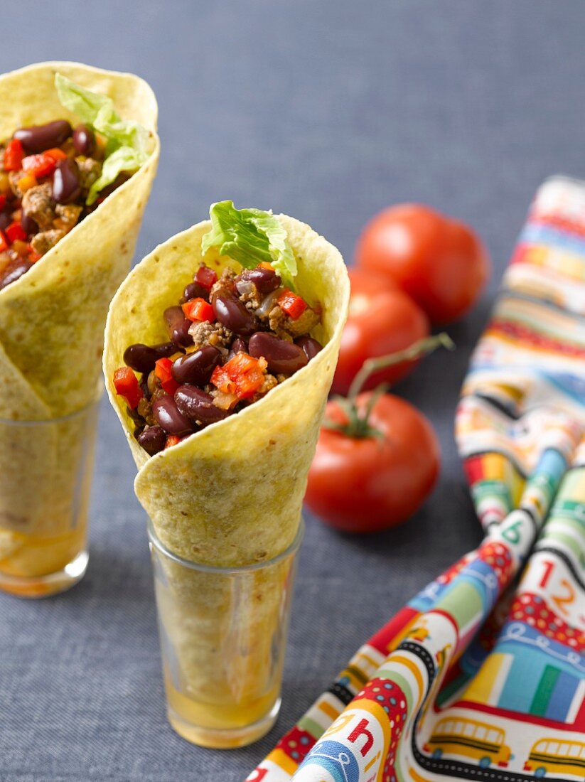 Chili con carne served in corn galettes