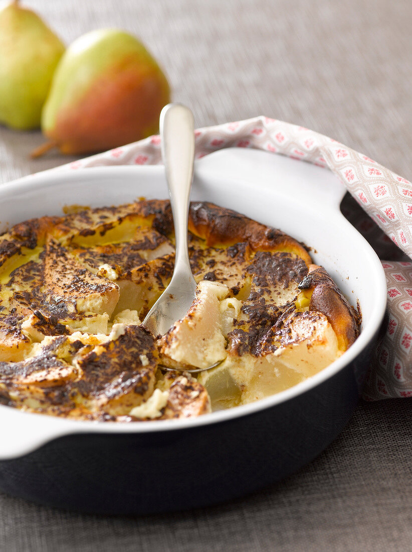 Pear-chocolate batter pudding