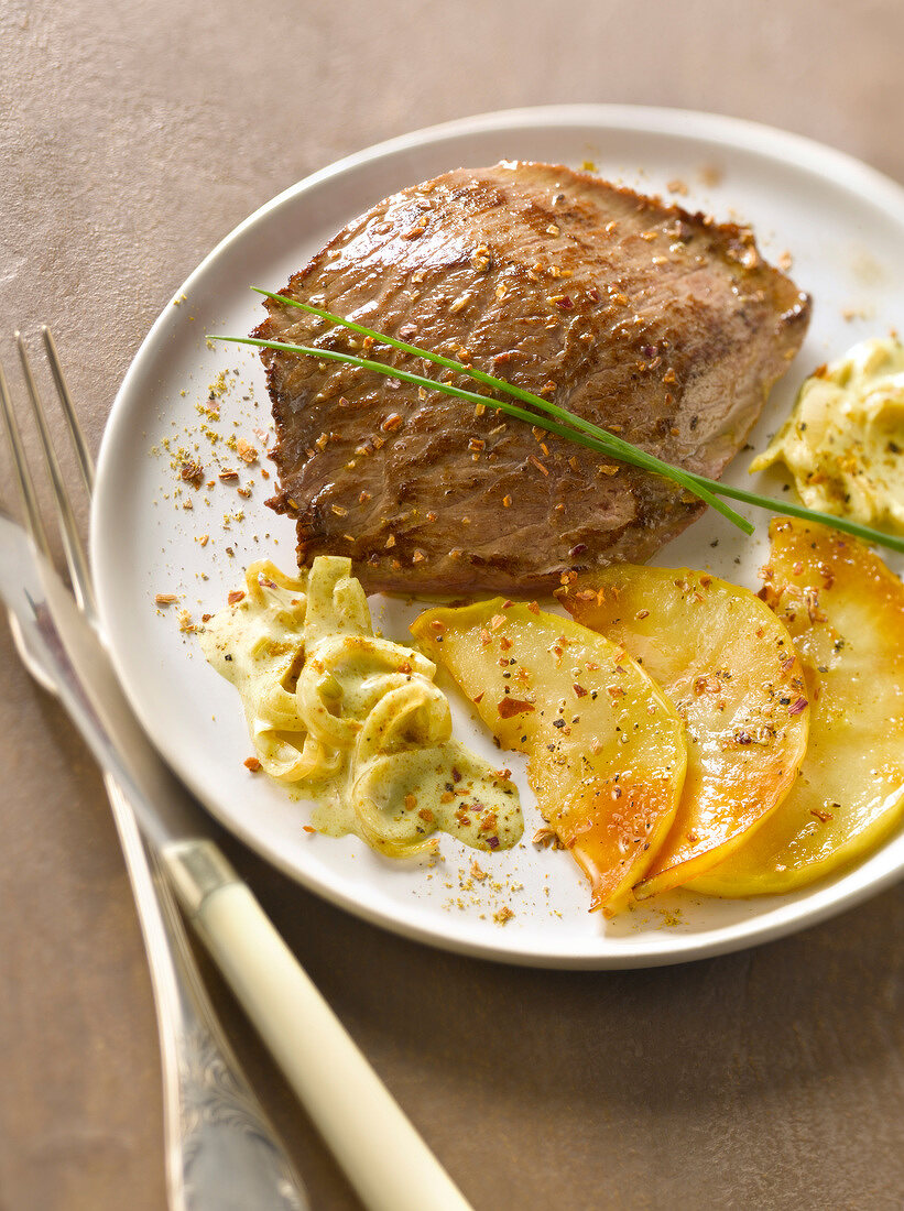 Ostrich steak with apples and ginger