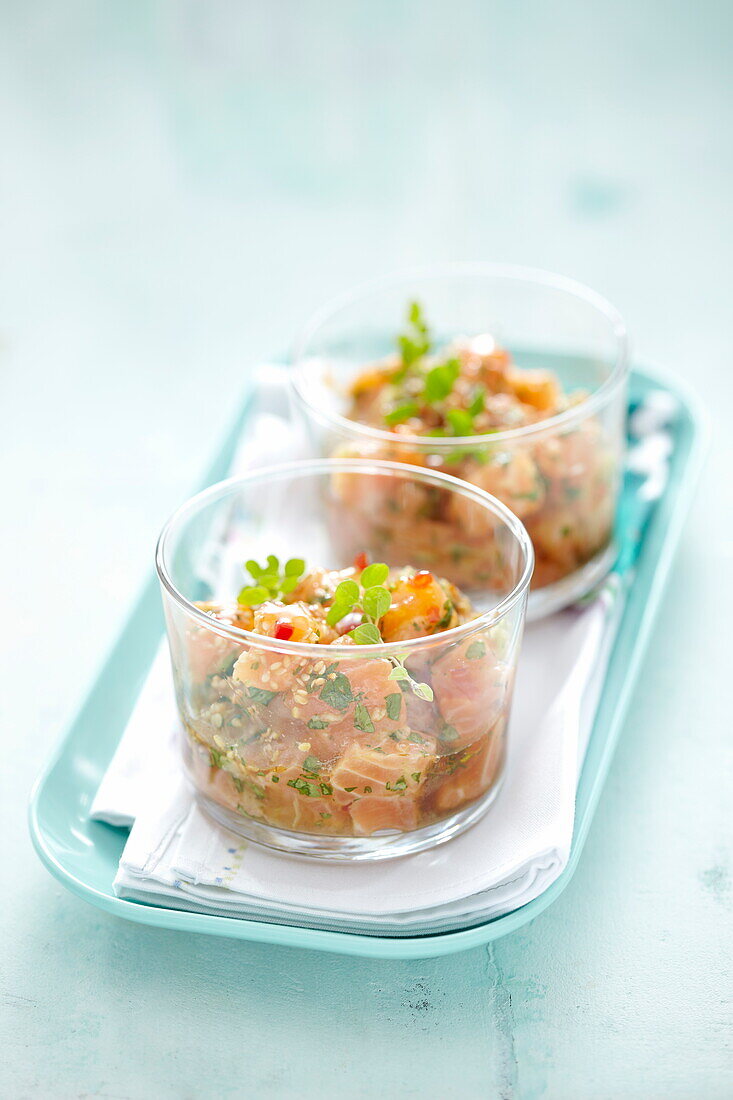 Salmon tartare with sesame seeds and herbs