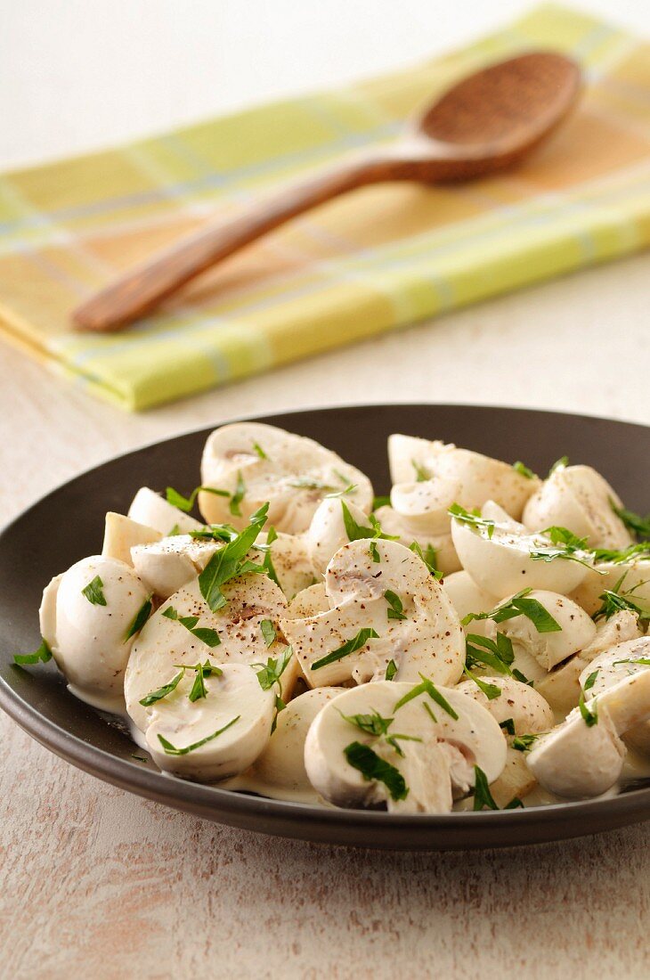 Crisp raw button mushrooms with cream and herbs