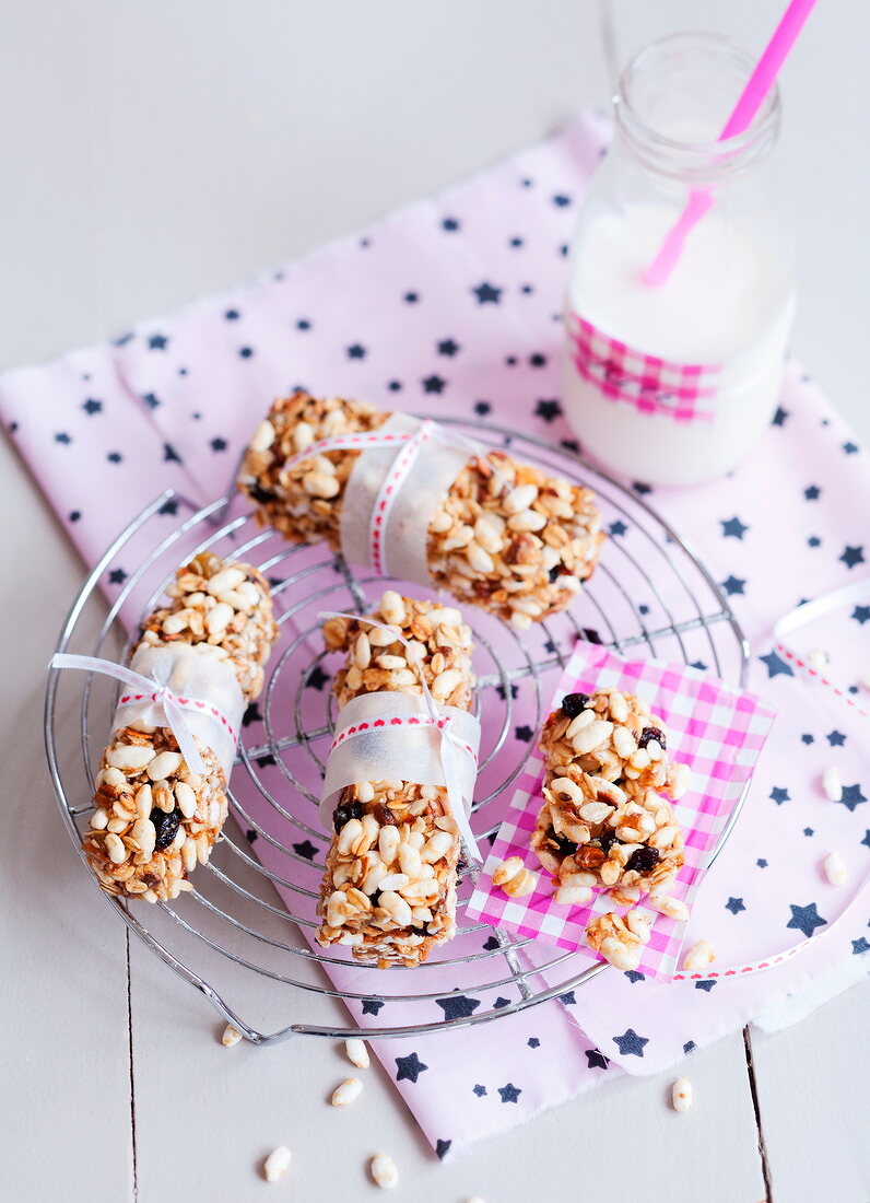 Cereal, almond and honey bars