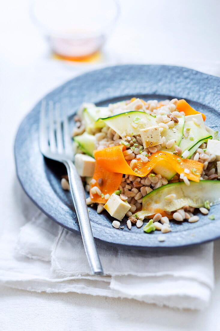 Riso-Nudeln mit Gemüse und Tofu