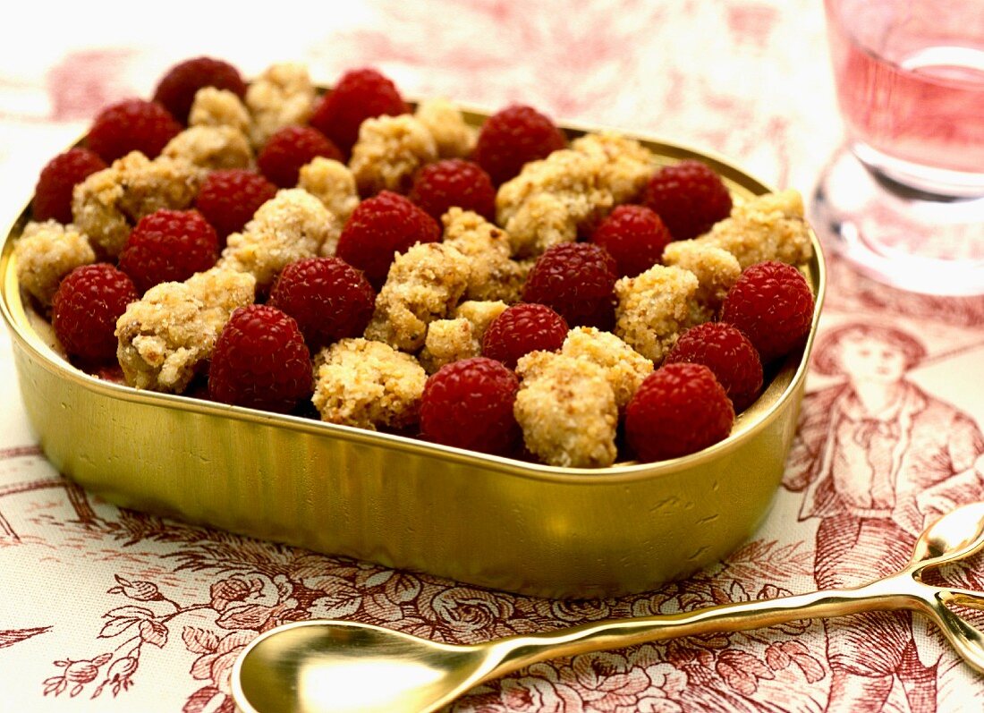 Himbeer-Clafoutis mit Streusel