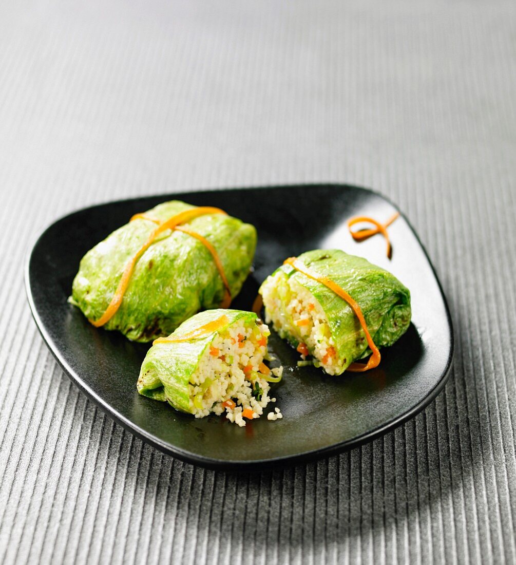 Cabbage leaves stuffed with semolina