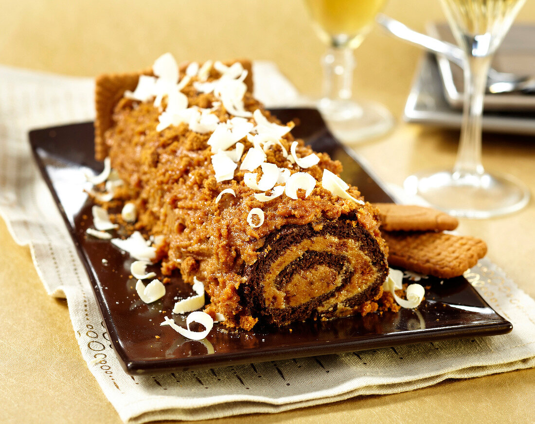 Spéculos and two chocolate rolled log cake