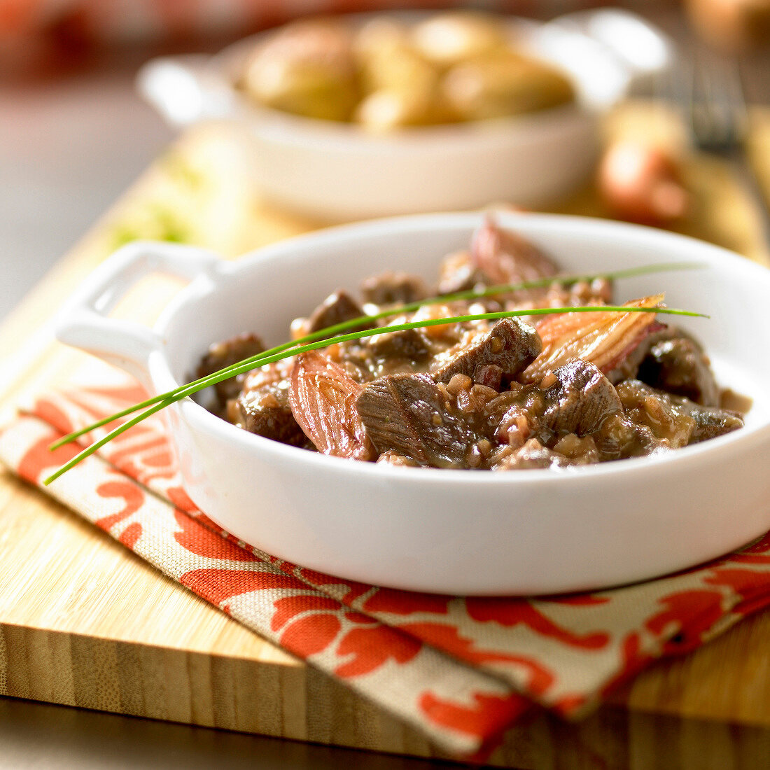 Sauteed beef with shallots