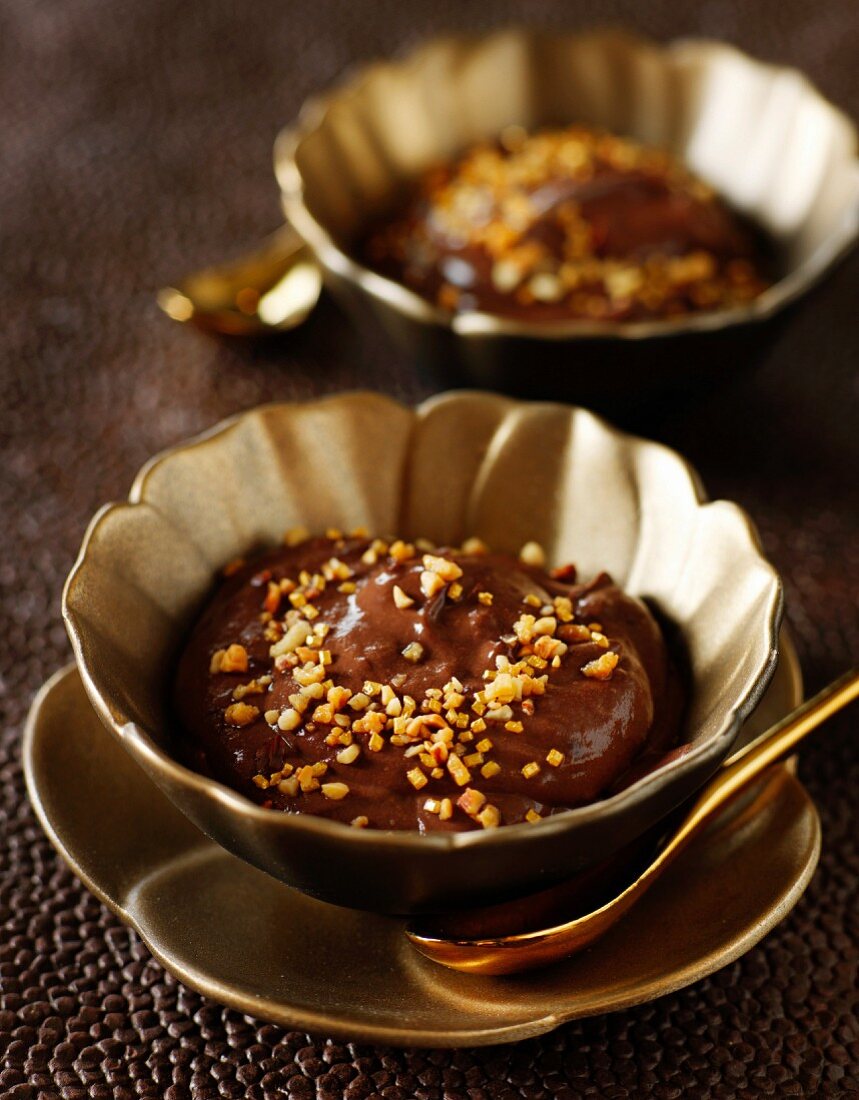 Chocolate mousse with brittle