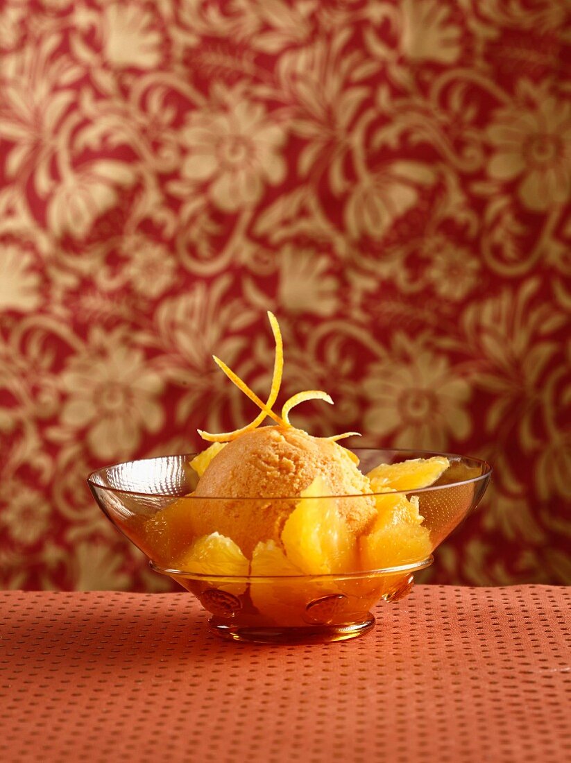 Karotten-Anis-Eis auf Orangensalat