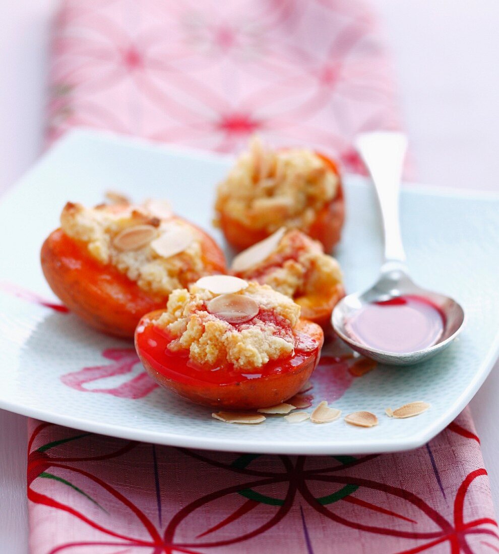 Stuffed apricots with almond cream