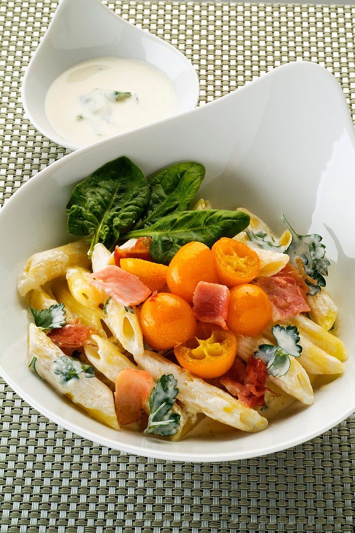 Penne with kumquats and raw ham