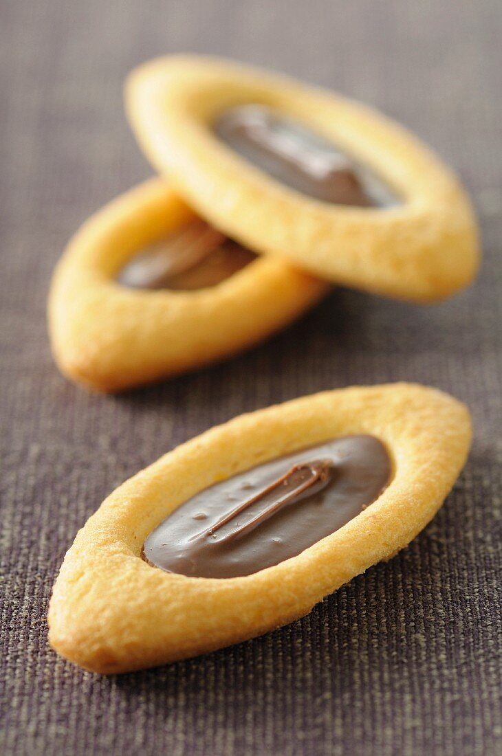 Boat-shaped biscuits