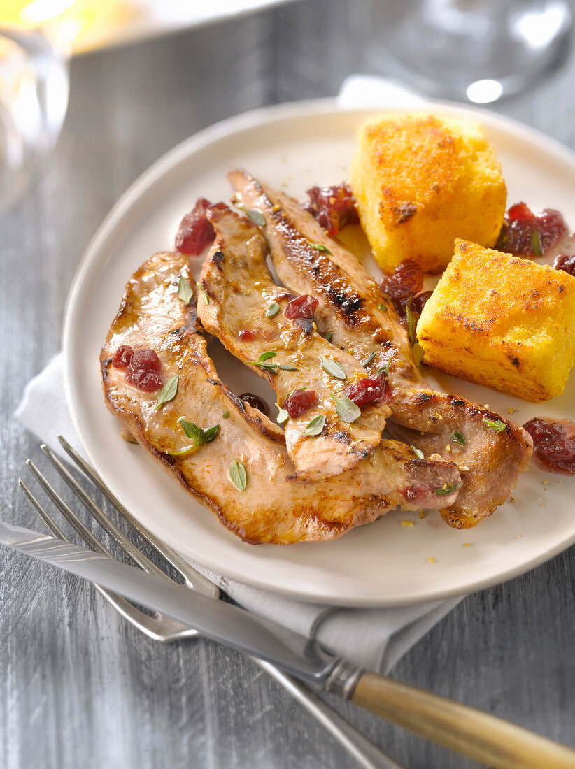 Hähnchenbrustfilets mit Cranberries und gegrillter Polenta