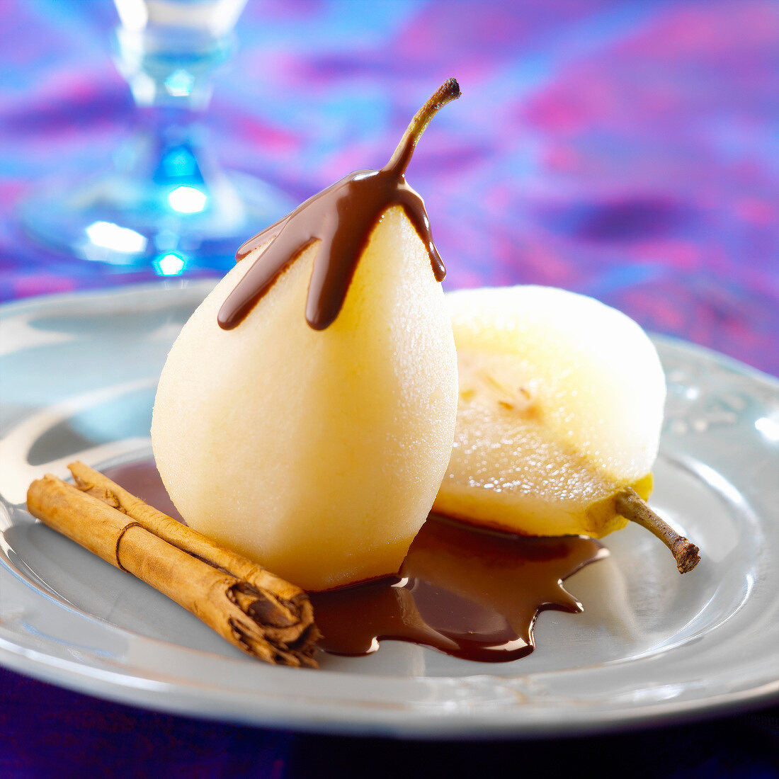 Poached pears with cinnamon-flavored melted chocolate