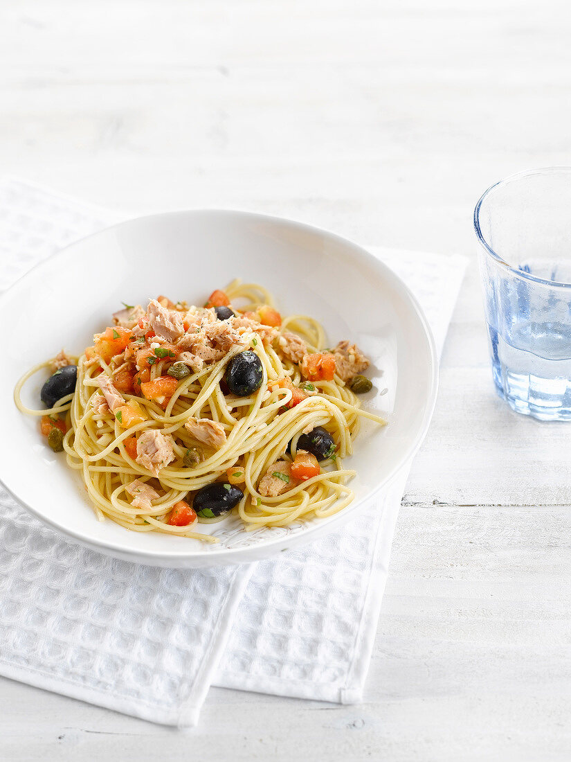 Spaghettis with tuna,tomatoes,olives and capers