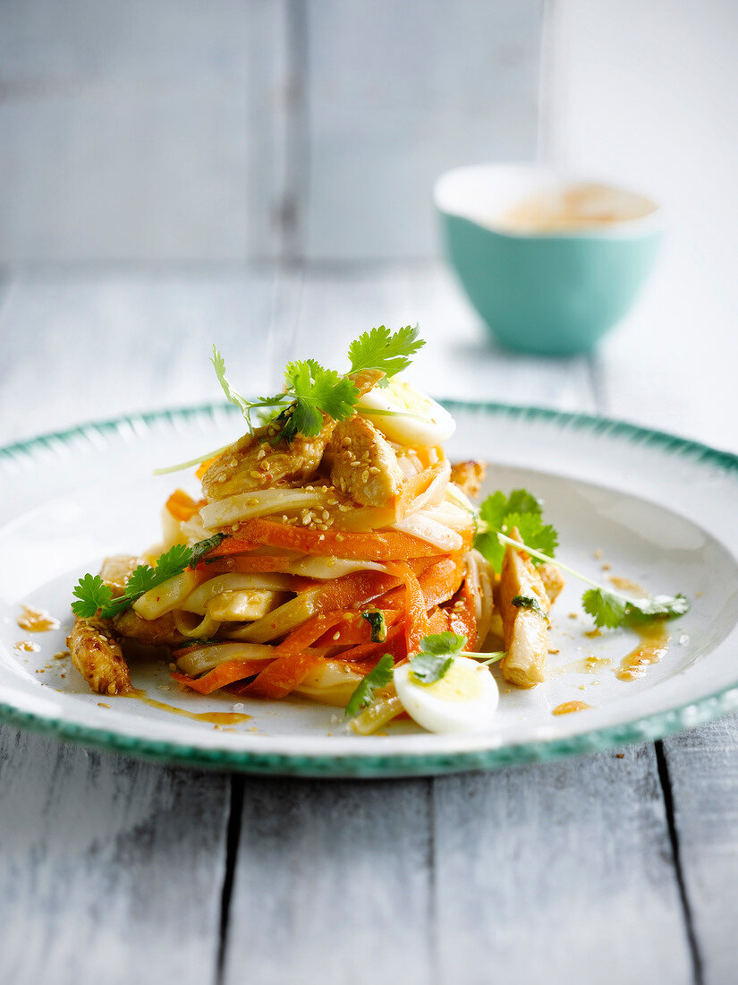 Thai-style tagliatelles with carrots and chicken