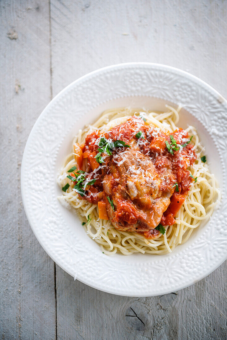 Spaghettis with turkey osso-bucco