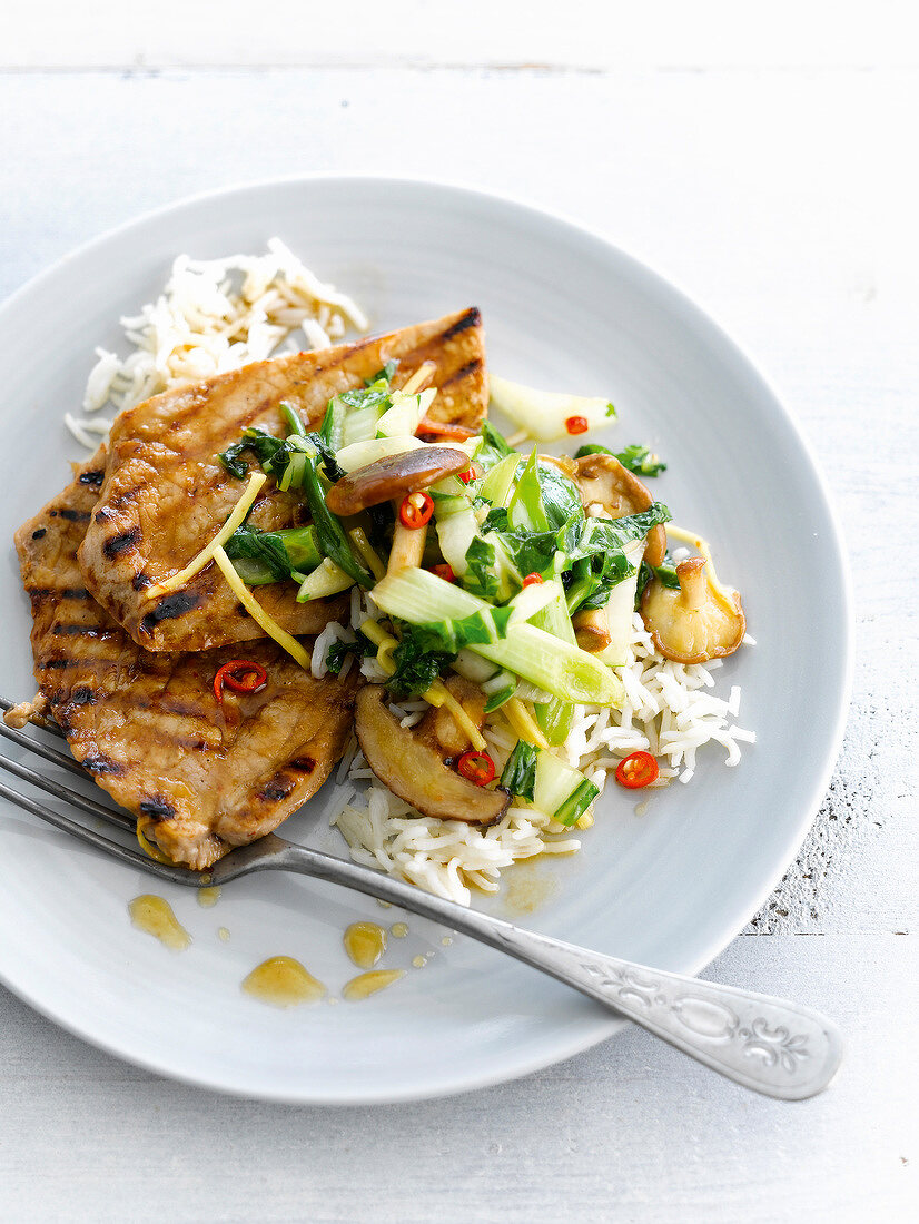 Asian-style grilled veal escalope and rice with sauteed vegetables