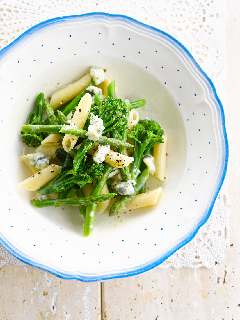 Penne with green asparagus,brocollis and blue cheese