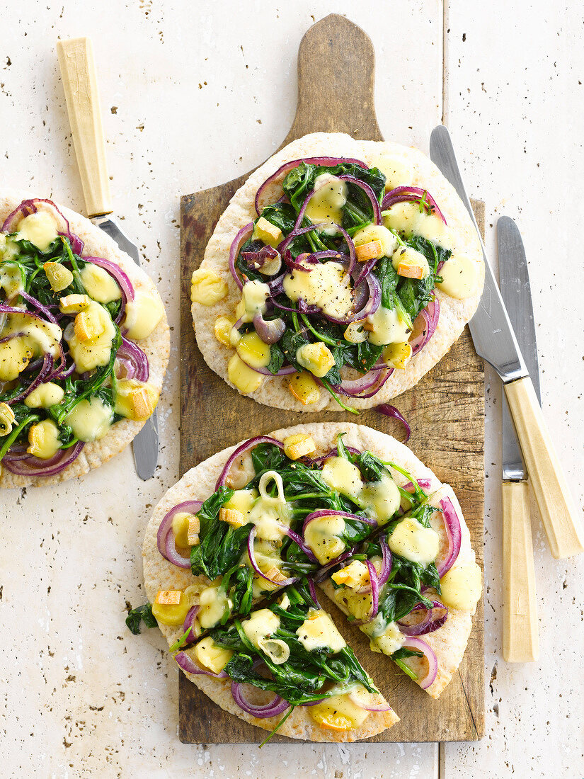 Small spinach,red onion and cheese pizzas