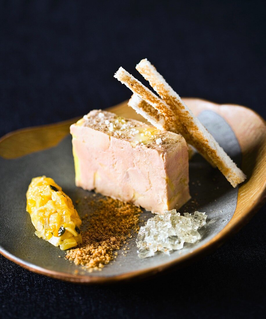 Bloc of foie gras with Monbazillac aspic, quince-passionfruit marmelade and crumbled gingerbread