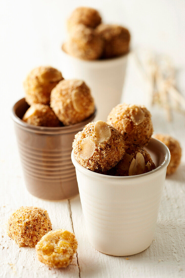 Cromesquis aus Petit-Billy-Ziegenfrischkäse mit Haselnüssen