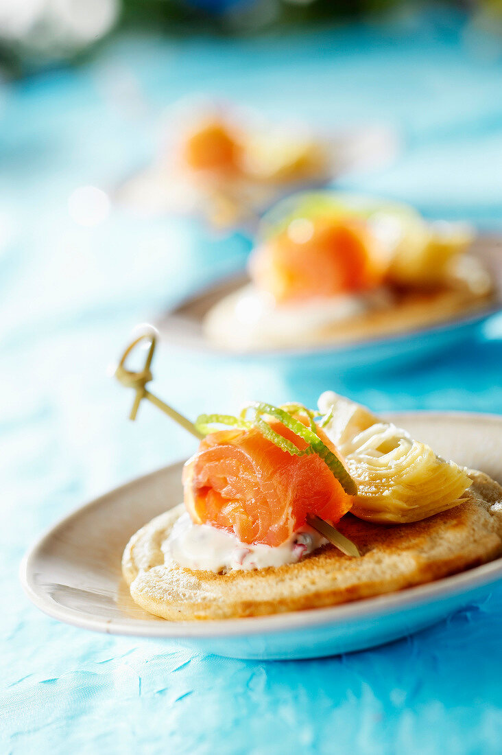 Buckwheat blinis with smoked salmon and cream with pink pepper