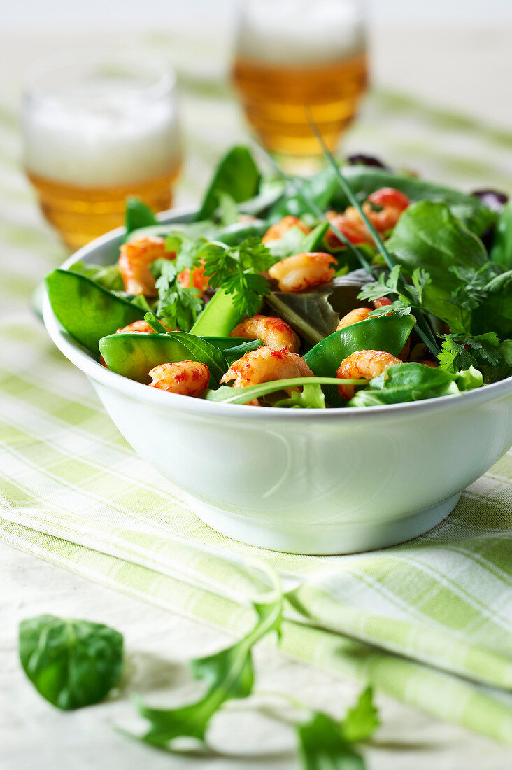 Flusskrebse-Zuckerschoten-Salat mit Biervinaigrette