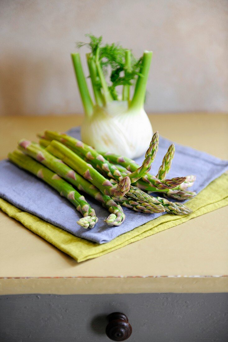 Green asparagus and fennel