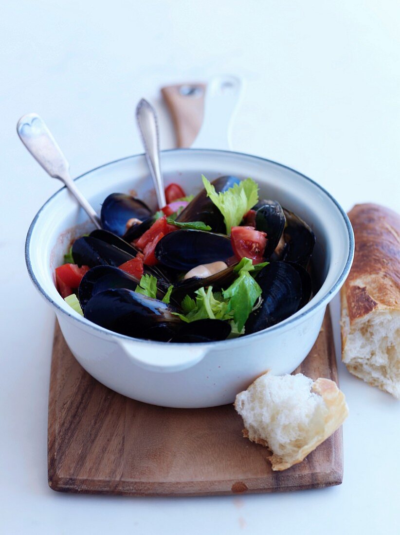 Mussels with celery and tomatoes