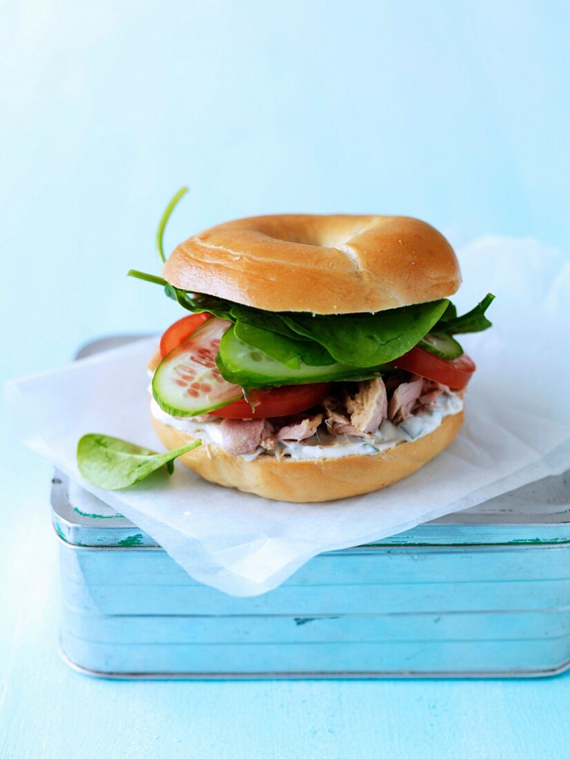 Tuna and raw vegetable bagel sandwich