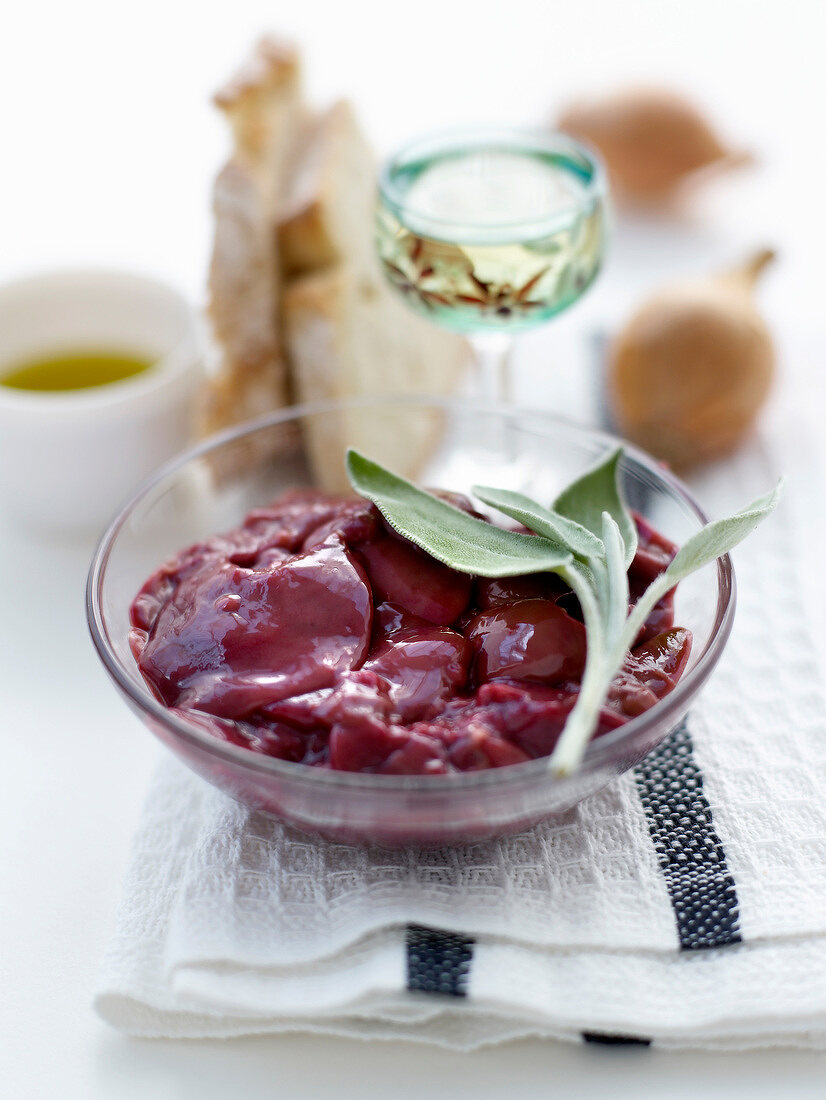 Raw chicken livers and a glass of Santo wine