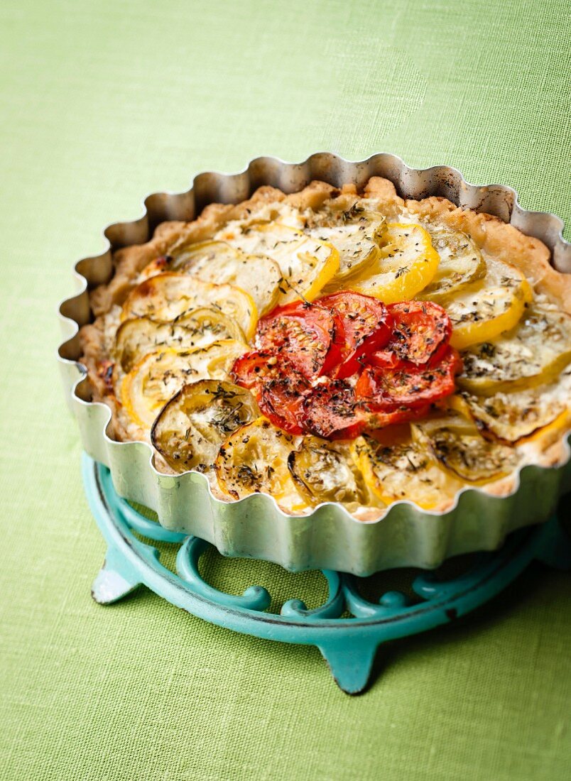 Tarte mit gelben und roten Tomaten