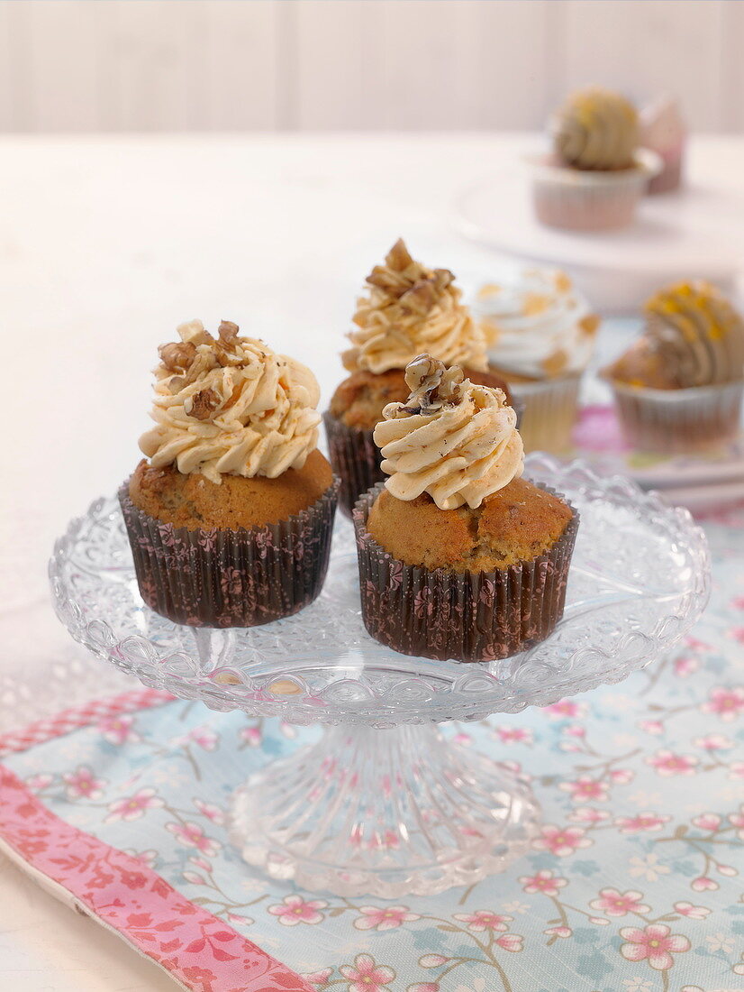 Pumpkin-walnut cupcakes