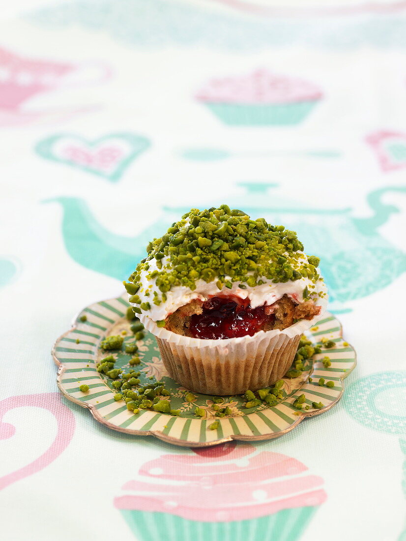 Pistachio-raspberry cupcake