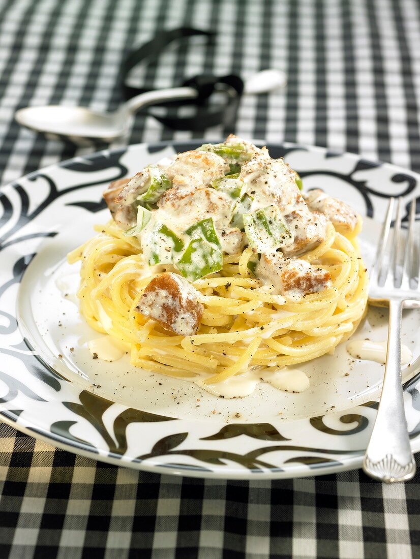 Spaghetti mit Seitan und grünen Paprika