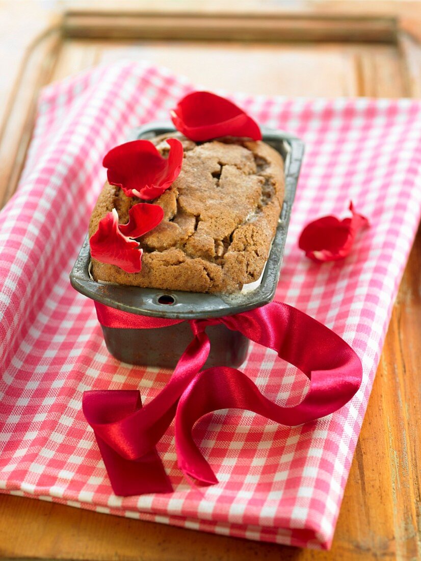 Kastenkuchen mit Rosenwasser