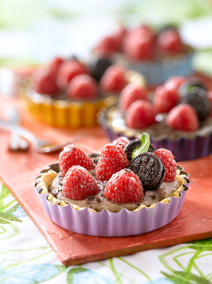 Mini Oréo biscuit and raspberry tartlets