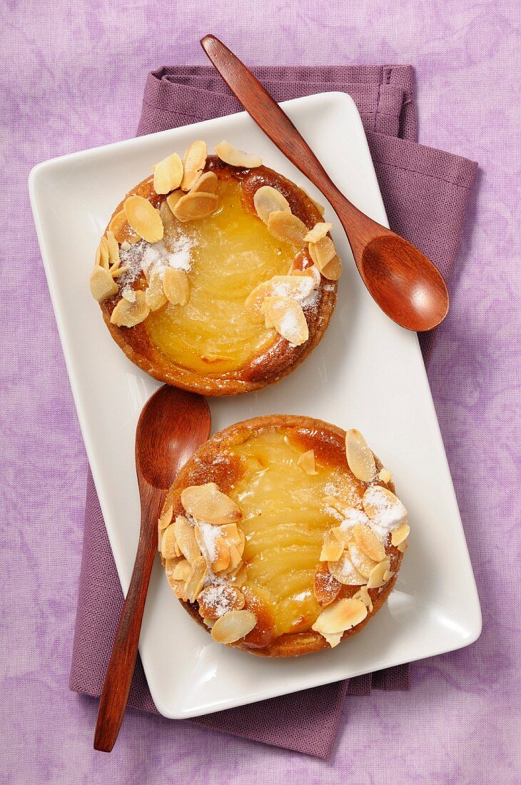Amandine and pear tartlets