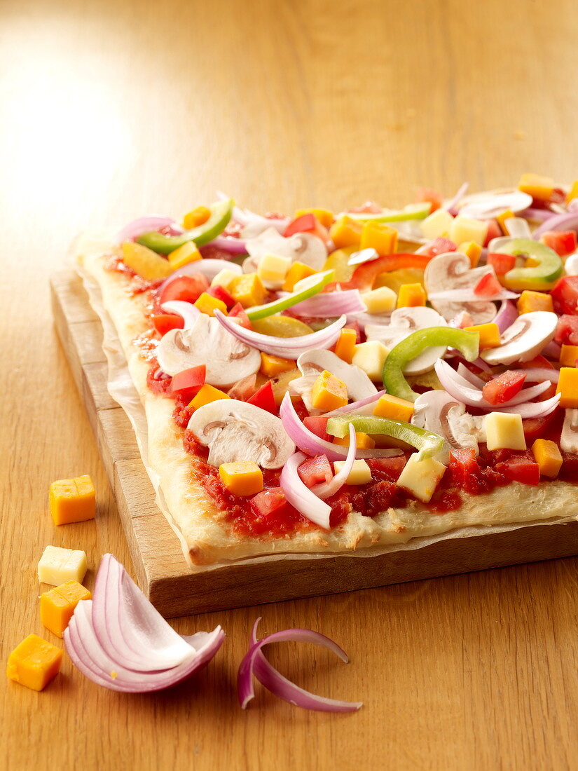 Raw vegetable pizza