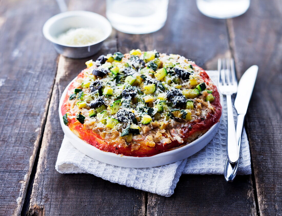 Zucchini-ricotta pizza