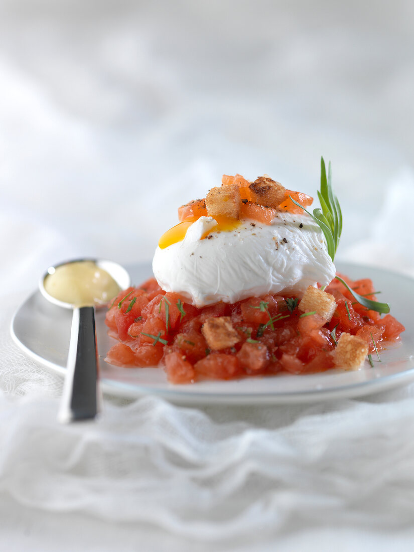 Poached egg with golden croutons and diced salmon with crushed tomatoes