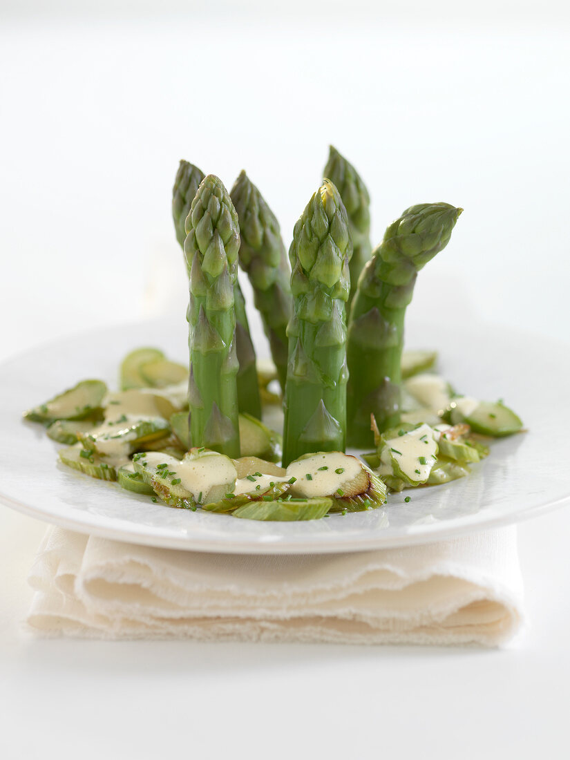 Green asparagus Fondu with white wine mayonnaise