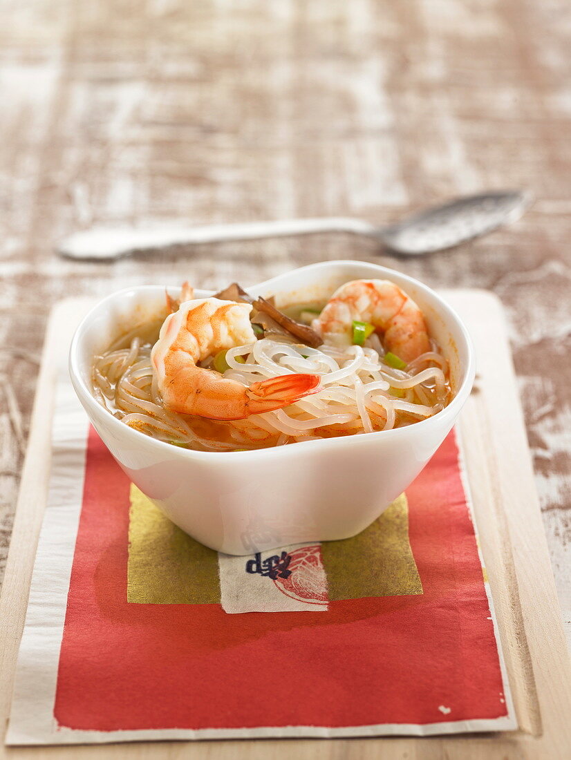 Vermicellis, shiitake and shrimp soup