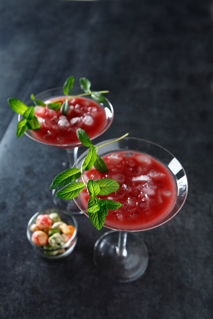 Erdbeer-Daiquiris in zwei Gläsern