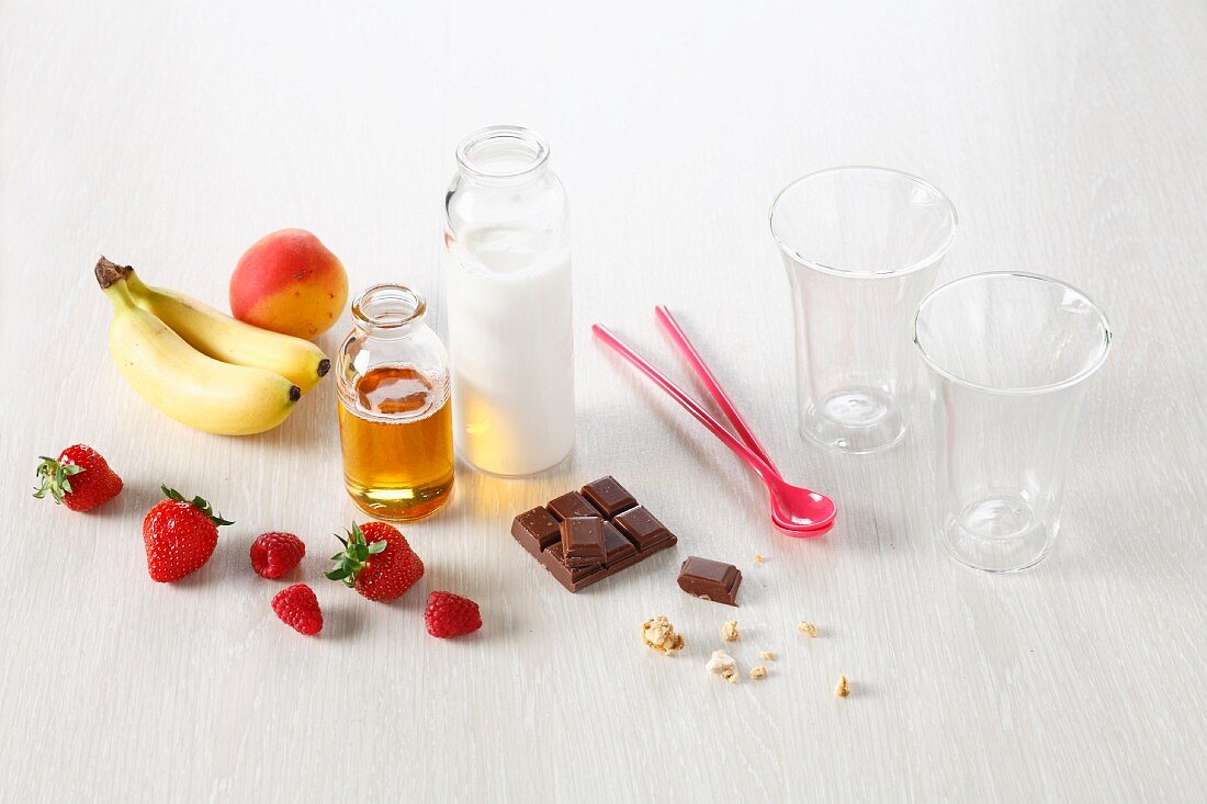 Ingredients and cooking implements for smoothies