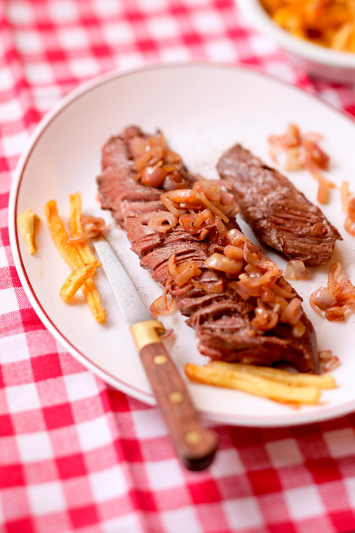 Flank with shallots