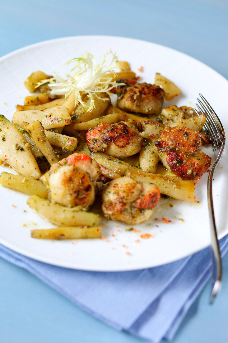 Pan-fried salsifies with scallops