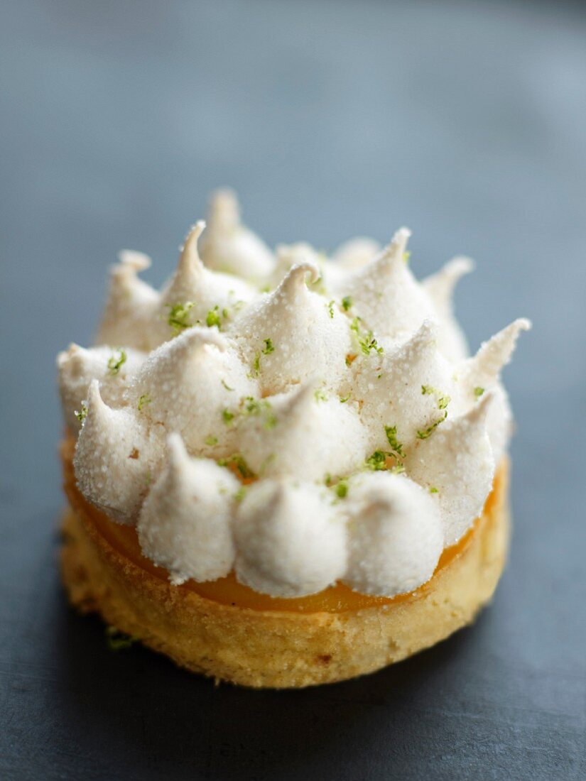 Mini lemon meringue pie